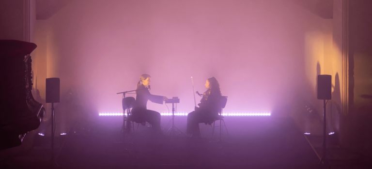 Astrid Sonne dans l'ancienne église du Noirmont lors du Spiegelberg festival 2023